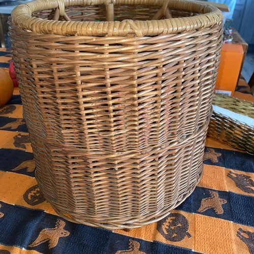 Vtg wicker round footed - vtg,